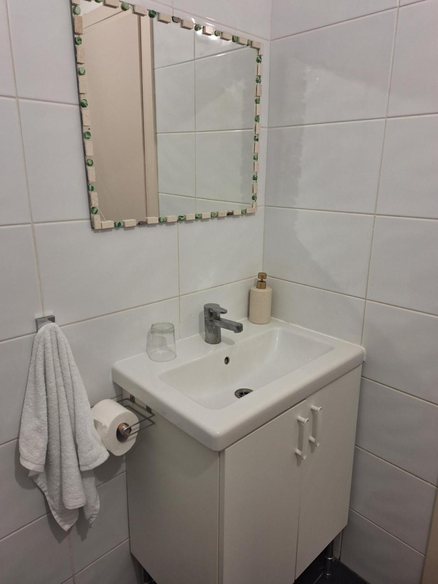 Amazing Apartment For 3 Guests Steps From The Beach Netanya Eksteriør billede