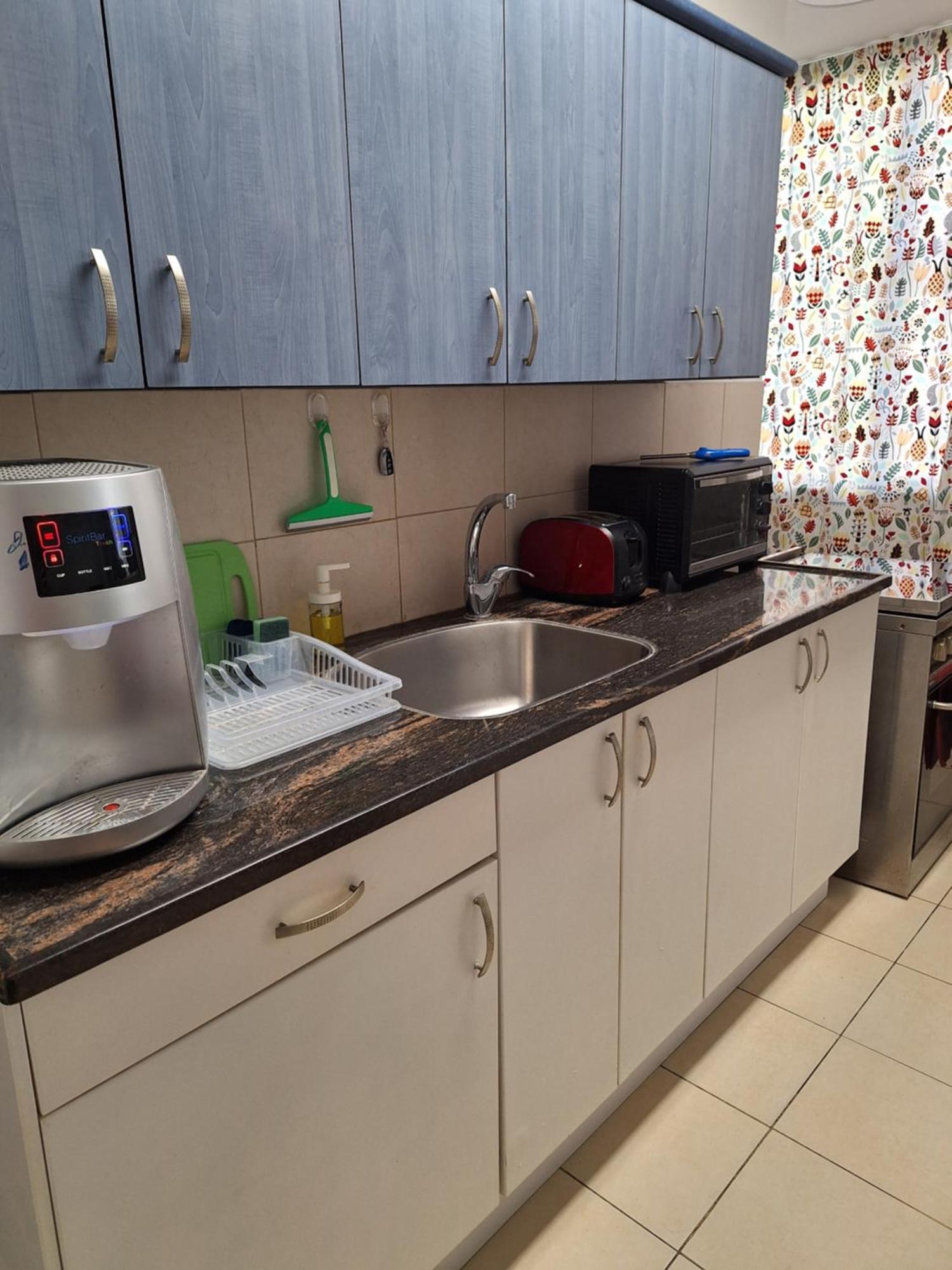 Amazing Apartment For 3 Guests Steps From The Beach Netanya Eksteriør billede
