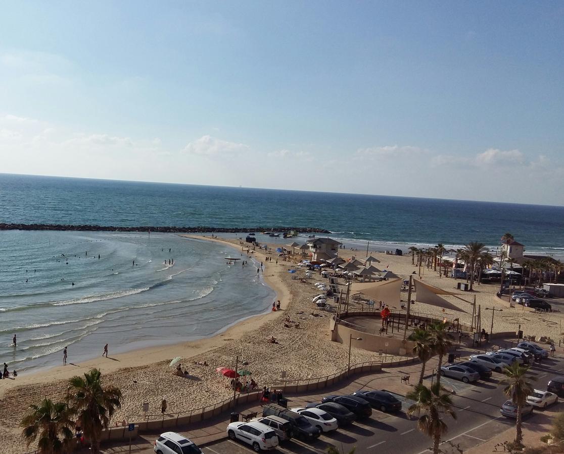 Amazing Apartment For 3 Guests Steps From The Beach Netanya Eksteriør billede